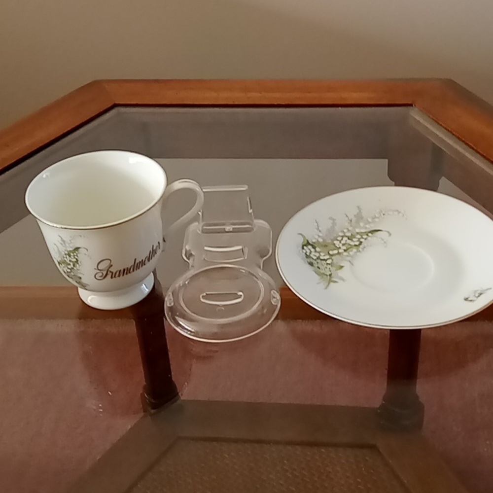 Vintage Grandmother Teacup and Saucer Set - Picture 2 of 7
